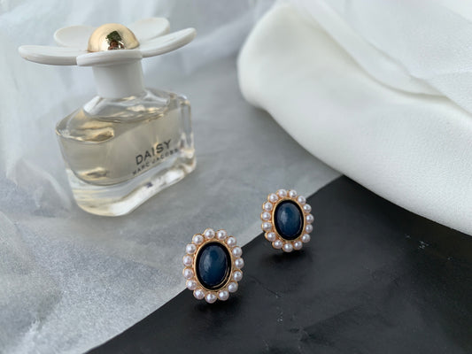 Rococo style blue stone earring